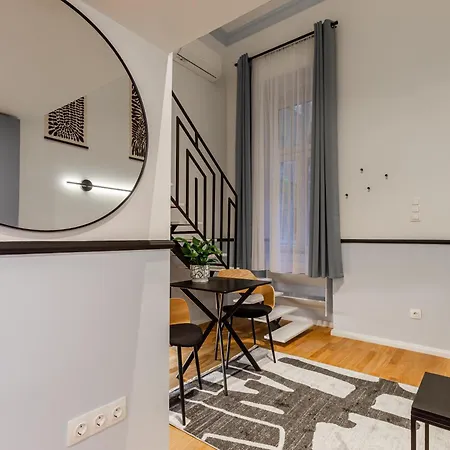 Three Collection Apartman *